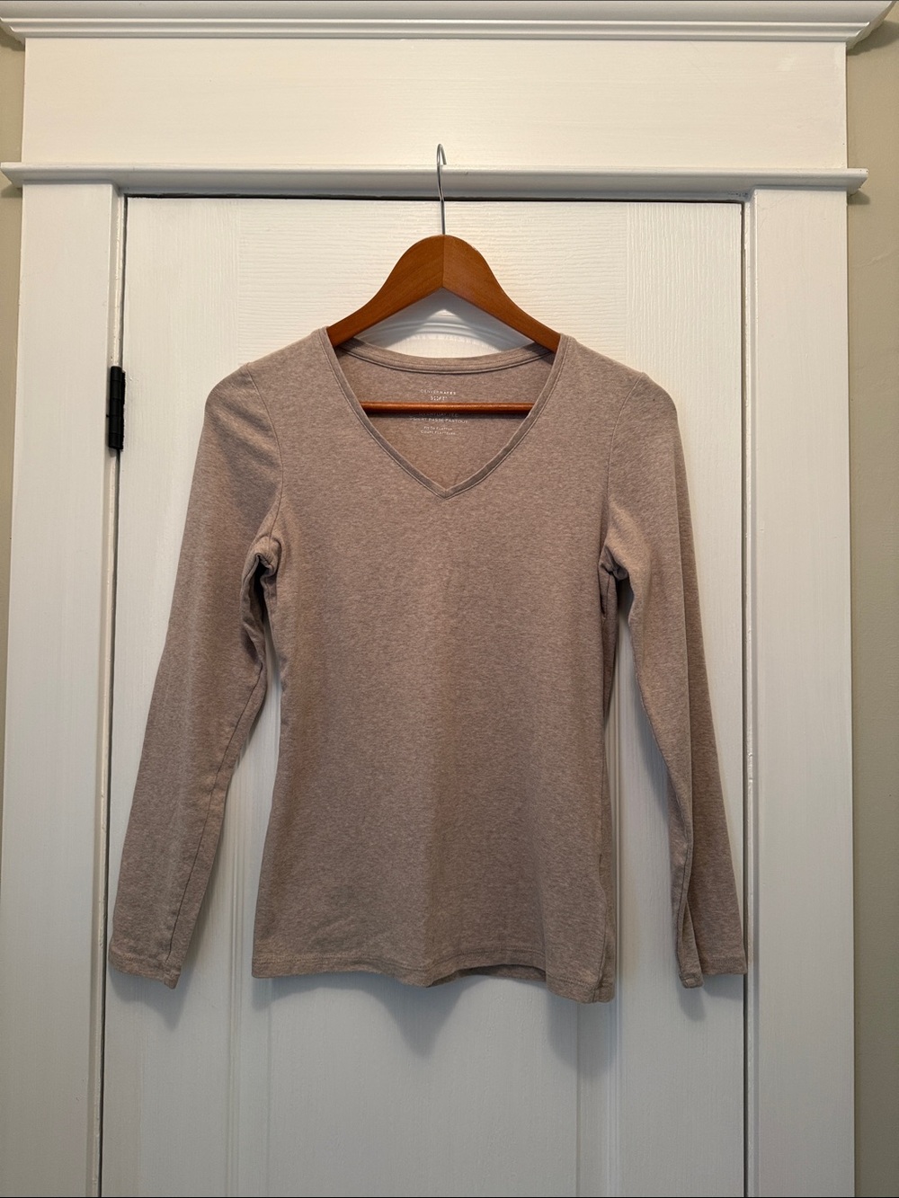 Denver Hayes V‑Neck Long Sleeve Top in Taupe Beige